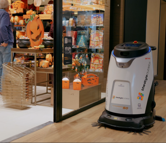 高仙机器人 × 马德里 The Style Outlets：以中国智造，重塑欧洲奥莱洁净美学